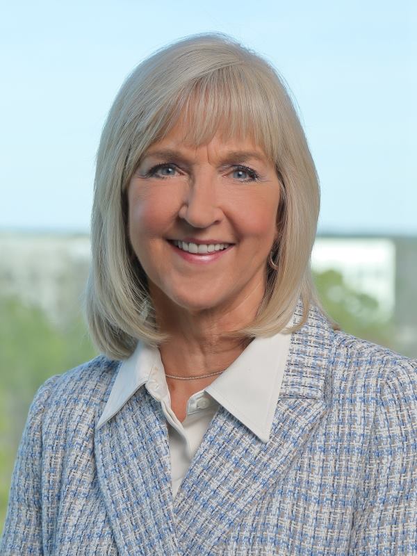 Crystal Hoffman headshot.