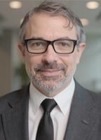 Elizabeth Holder headshot.