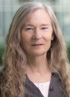 Elizabeth Holder headshot.