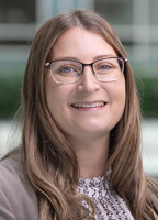 Elizabeth Holder headshot.